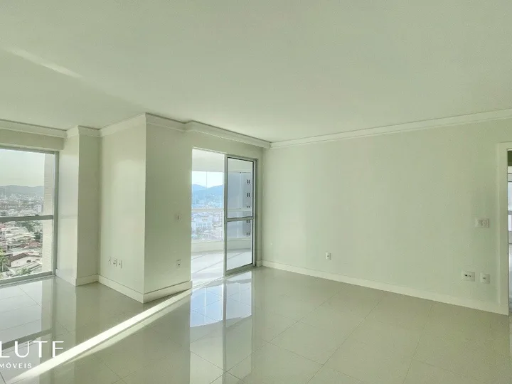 Apartamento à venda com 3 suítes no Centro