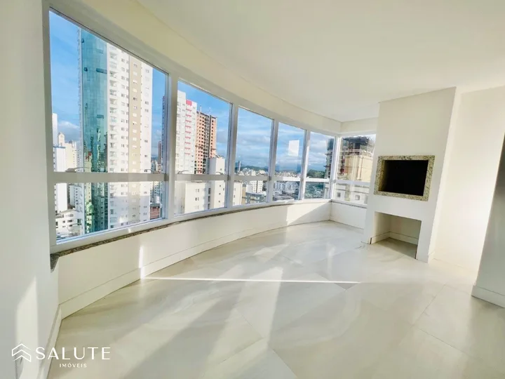Apartamento à venda com 3 Suítes no Centro