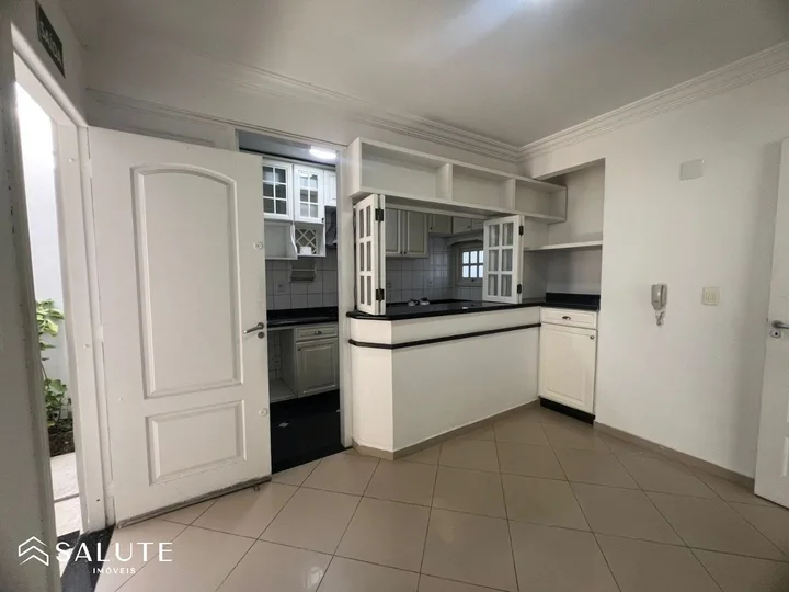 Casa à venda com 2 dormitórios no Centro
