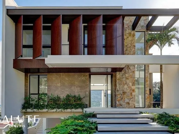 Casa à venda com 4 suítes na Barra