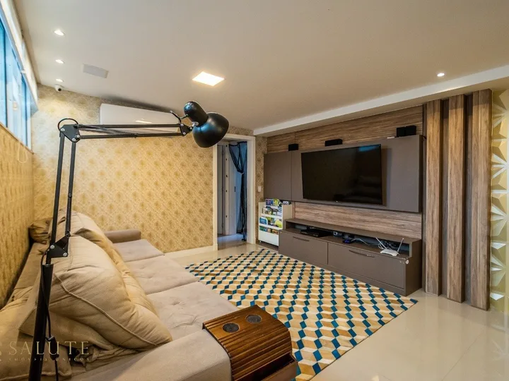 Apartamento 4 dormitórios mobiliado na quadra mar