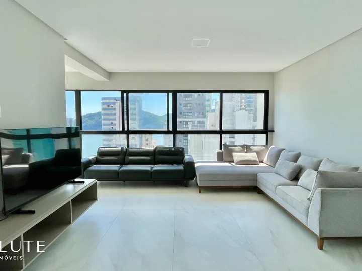 Apartamento locação anual 4 suítes Barra Sul