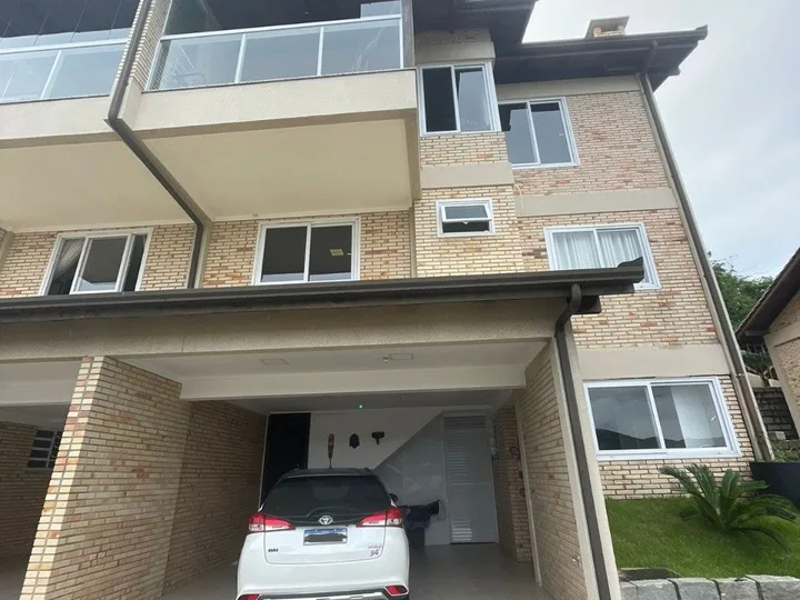 Ótima Casa Quadra Mar em Itapema