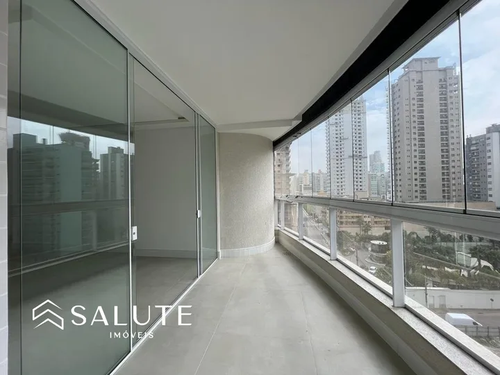 Apartamento Novo na Meia Praia em Itapema