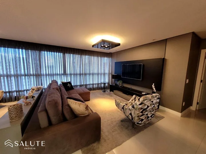 Apartamento à venda 3 suítes no Centro.
