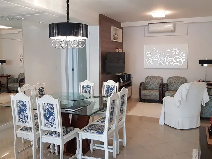Apartamento à venda 3 suítes no Centro