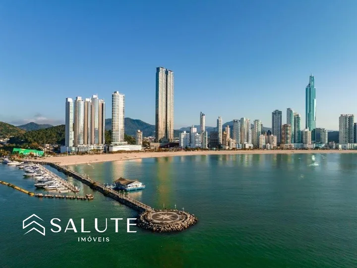Apartamentoà venda 8 suítes na Barra Sul