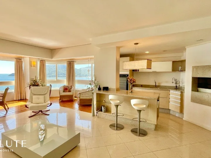 Apartamento à venda com 4 dormitórios na Barra Sul