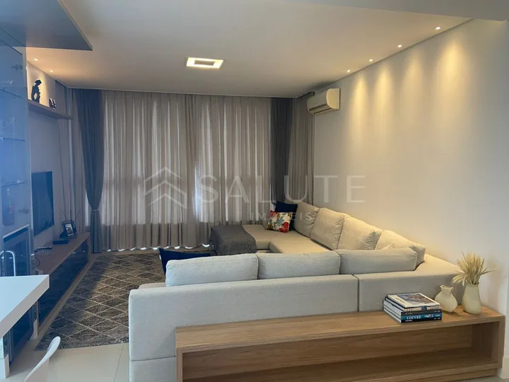 Apartamento á venda com 4 Dormitórios no Centro