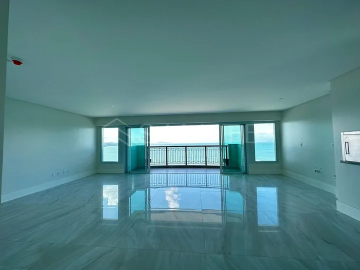 Apartamento à venda com 4 suítes na Barra Sul