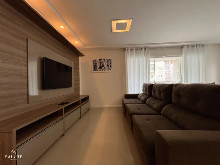 Apartamento à venda 3 Suítes em Meia Praia
