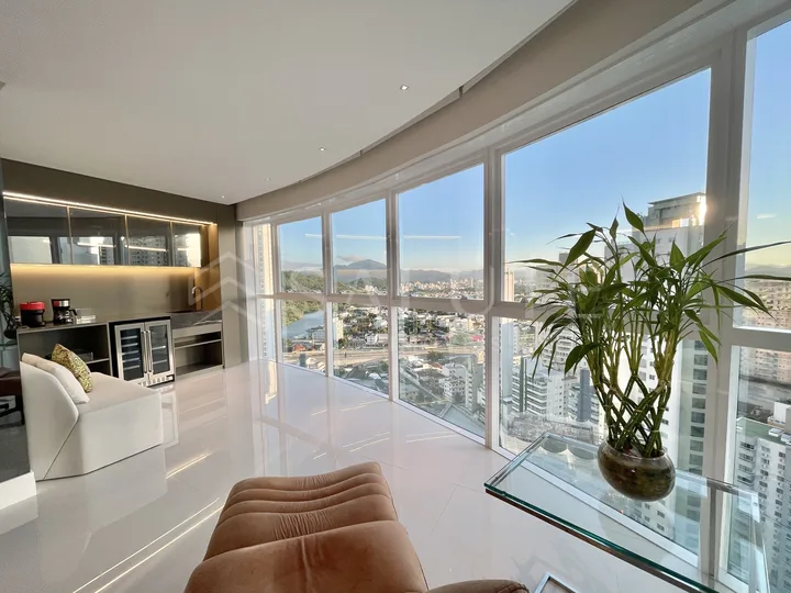 Apartamento à venda 3 suítes no Centro