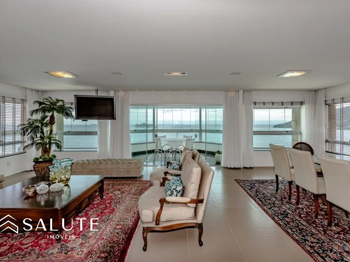 Cobertura Duplex frente mar no Ed. Victor Hugo