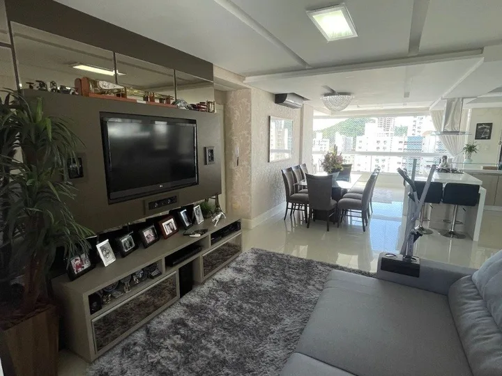 Apartamento á venda com 3 Dormitórios no Pioneiros