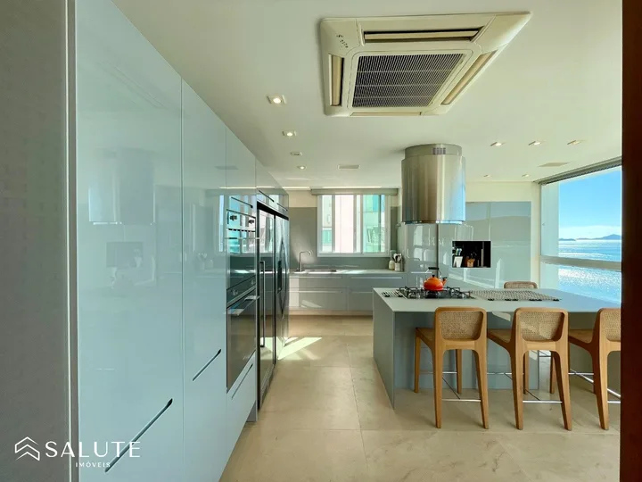 Apartamento à venda 4 suítes na Barra Sul