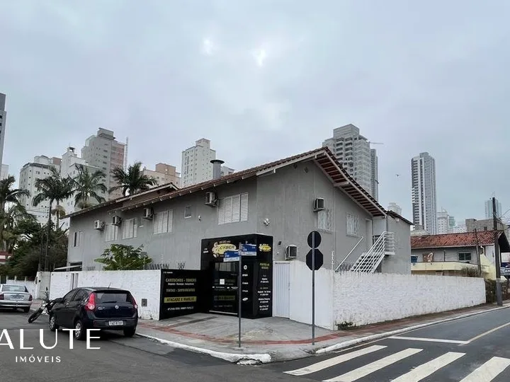Casa comercial à venda na Barra Sul
