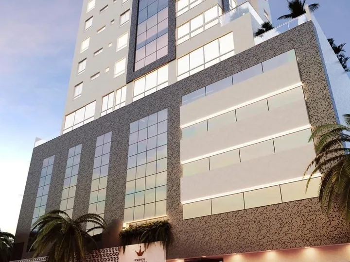 Apartamento á Venda com 4 Suítes no Centro