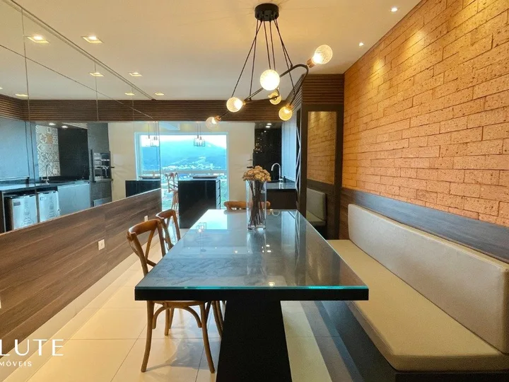 Apartamento locação anual 3 suítes na Barra Sul