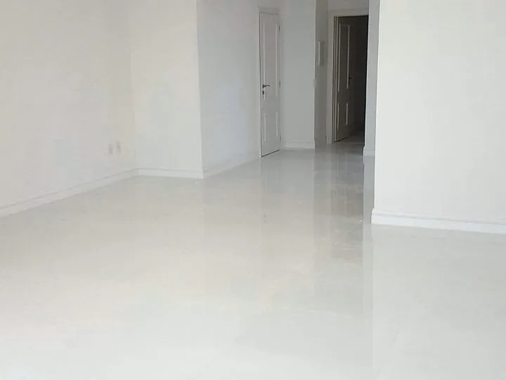 Apartamento a venda com 3 suítes na Barra Sul