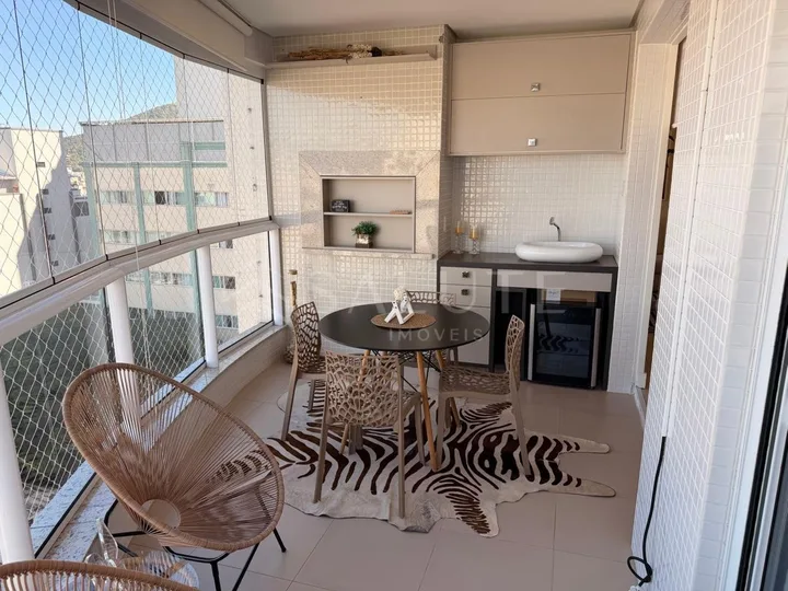 Apartamento à venda com 3 suítes no Centro.