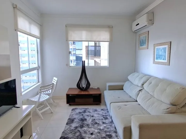 Apartamento à venda 2 dormitórios Barra Norte.