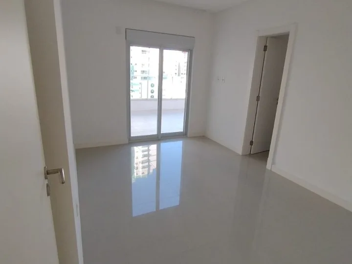 Apartamento à venda 3 suítes no Centro