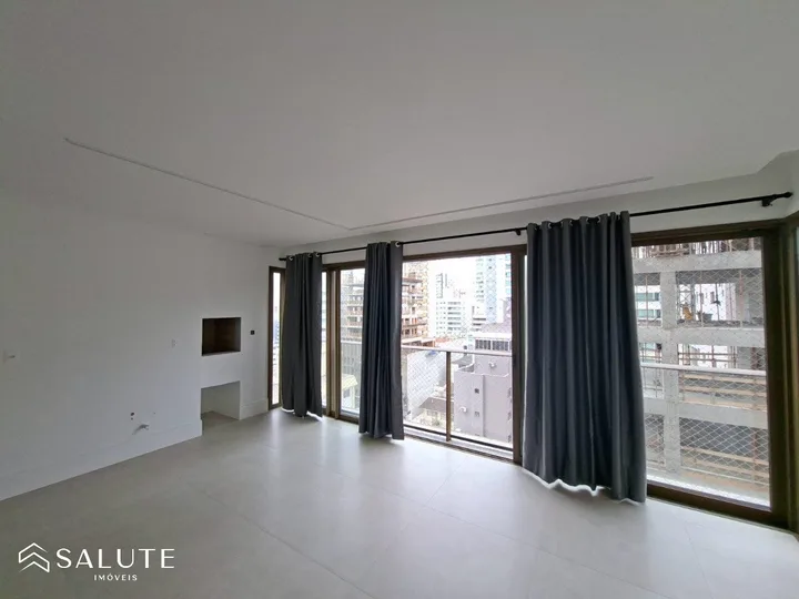 Apartamento à venda com 4 suítes no Centro