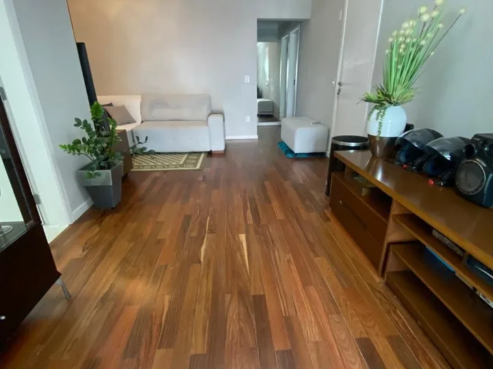 Apartamento à venda com 2 suítes na Barra Sul