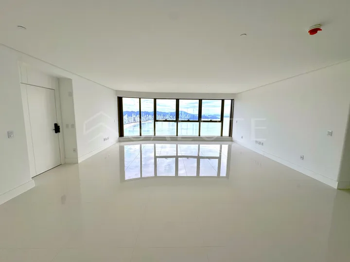 Apartamento à venda 5 suítes no Centro