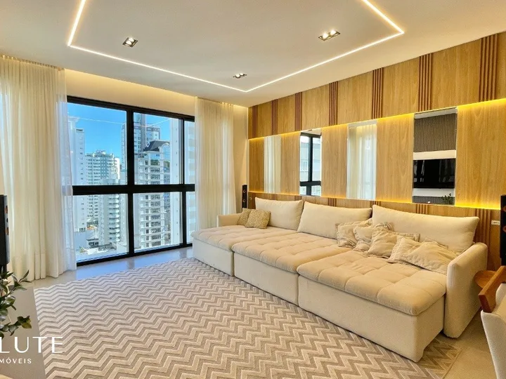 Apartamento à venda com 3 suítes no Pioneiros