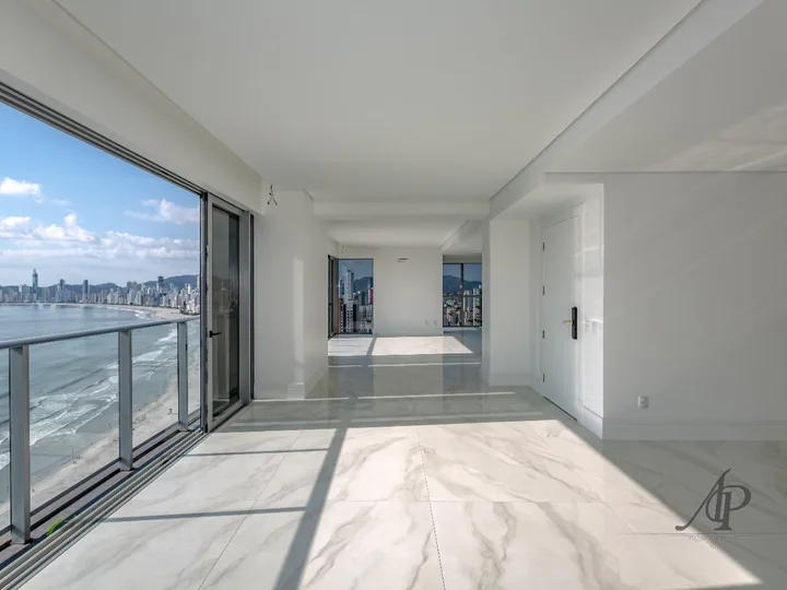 Apartamento Altíssimo Padrão na Barra Norte