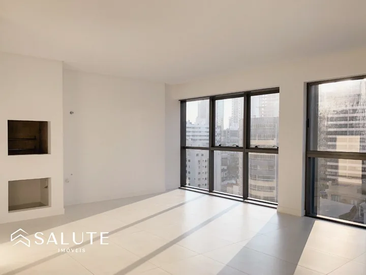 Apartamento a 250m da praia com 4 Suítes