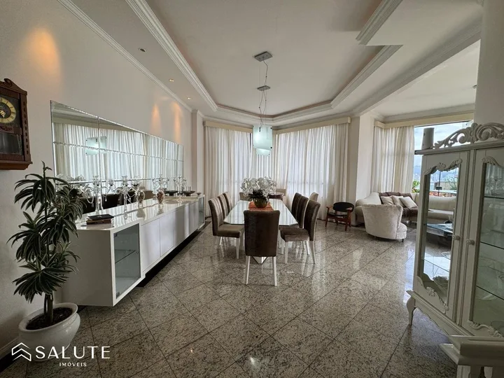 Apartamento à venda com 4 suítes na Barra Sul