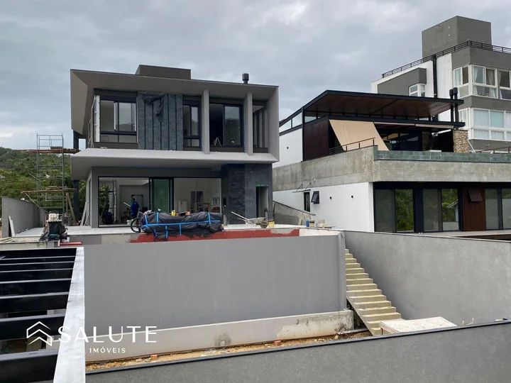 Casa 4 suítes e piscina privativa