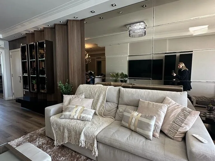 Apartamento 4 suítes Quadra Mar