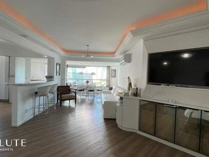 Apartamento à venda com 3 dormitórios na Barra Sul