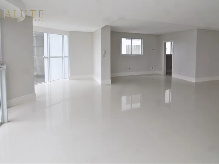 Apartamento à venda com 4 Suítes na Barra Sul