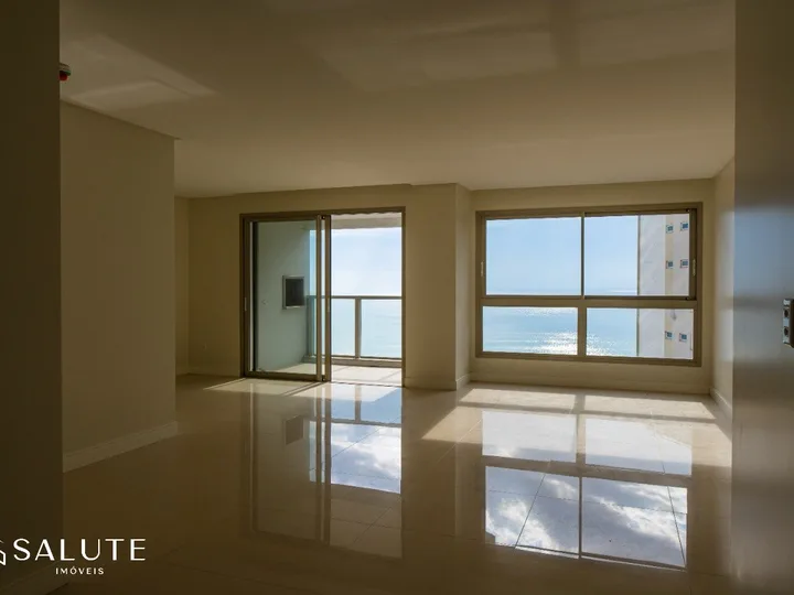Apartamento à venda com 4 Suítes na Barra Sul