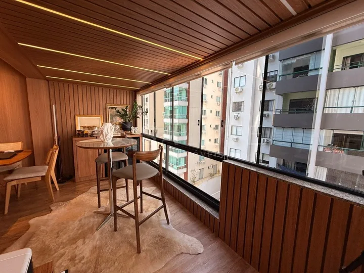 Apartamento à venda com 3 dormitórios no Centro