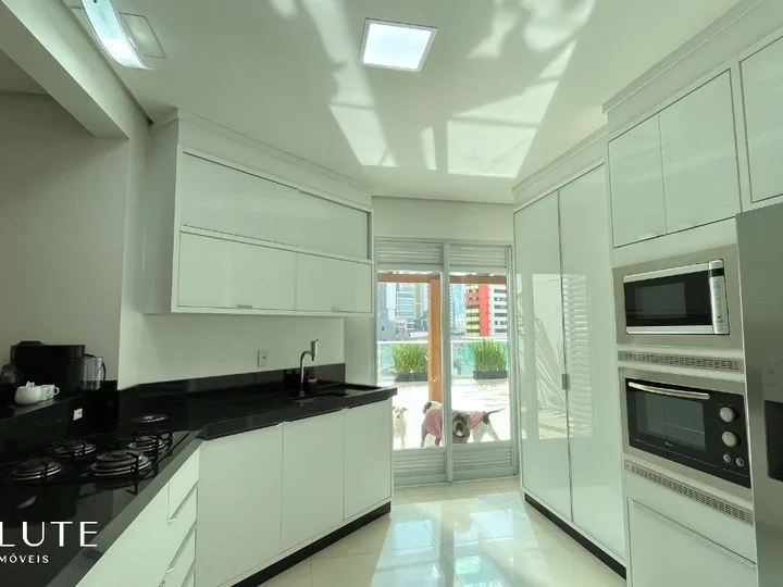Apartamento à venda 4 dormitórios na Barra Sul