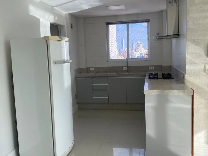Apartamento à venda 3 suítes no Centro