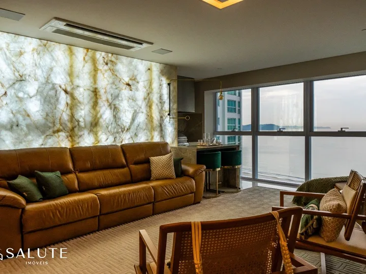 Apartamento locação anual 4 Suítes na Barra Sul