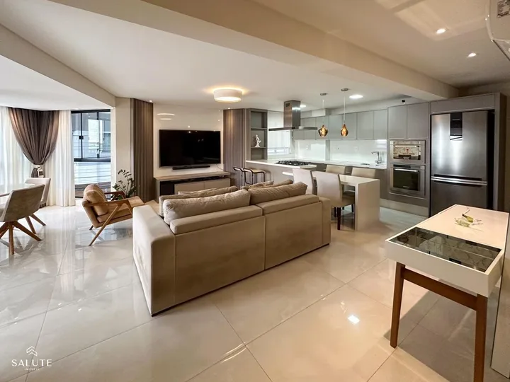 Apartamento à venda com 4 dormitórios na Barra Sul