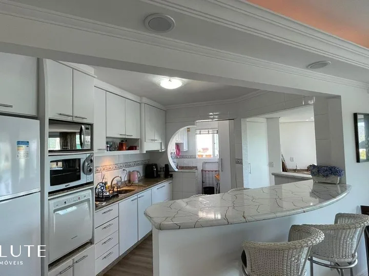 Apartamento à venda com 3 dormitórios na Barra Sul