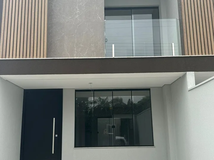 Sobrado a venda no Tabuleiro com 1 suíte