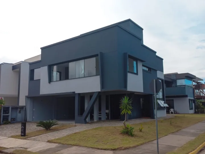 Casa à venda 4 Dormitórios Camboriú