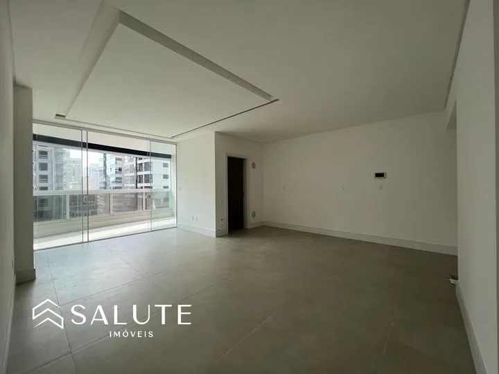 Apartamento Novo na Meia Praia em Itapema