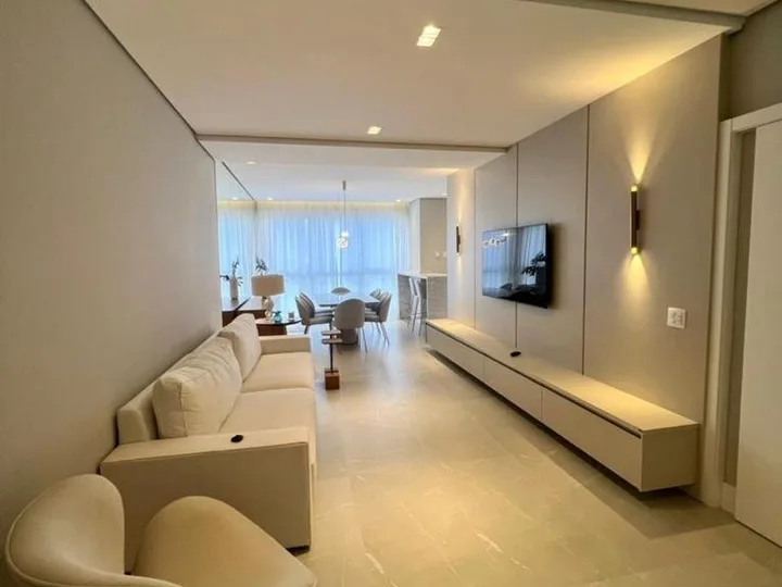 Apartamento á venda com 04 Dormitórios no Centro