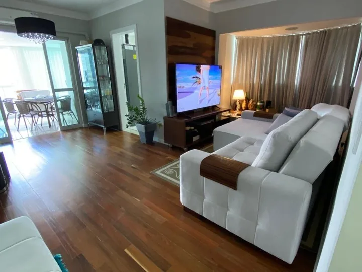 Apartamento à venda com 2 suítes na Barra Sul