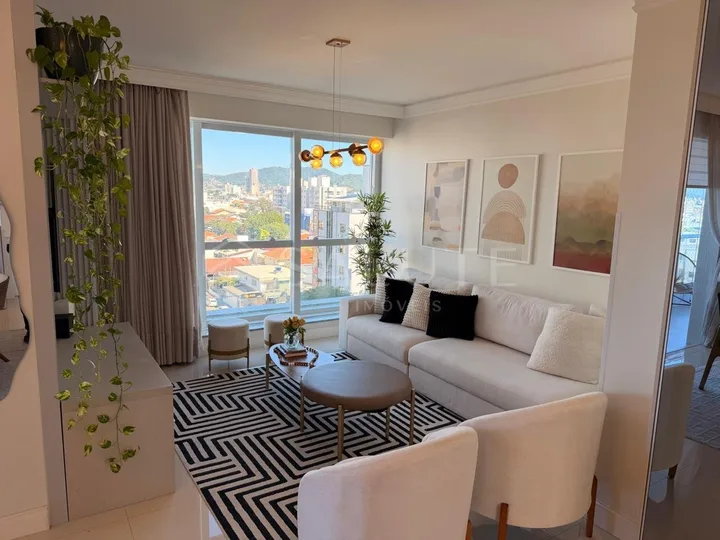 Apartamento à venda com 3 suítes no Centro.